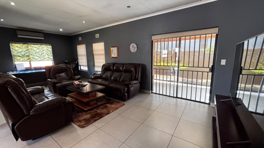 3 Bedroom Property for Sale in Clayville Gauteng
