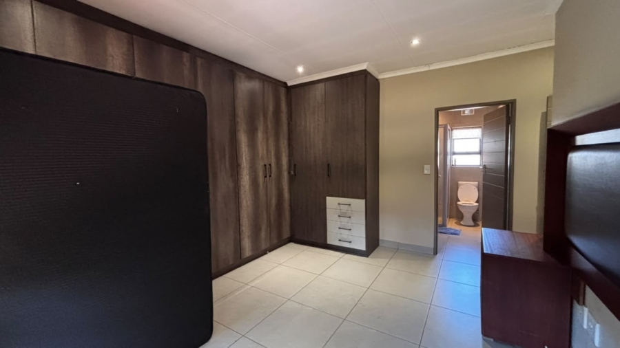 3 Bedroom Property for Sale in Clayville Gauteng