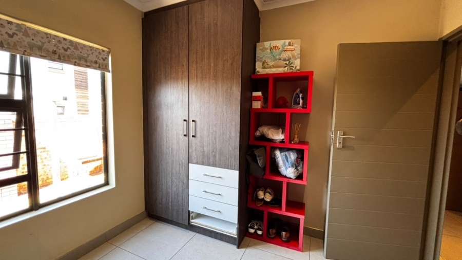 3 Bedroom Property for Sale in Clayville Gauteng