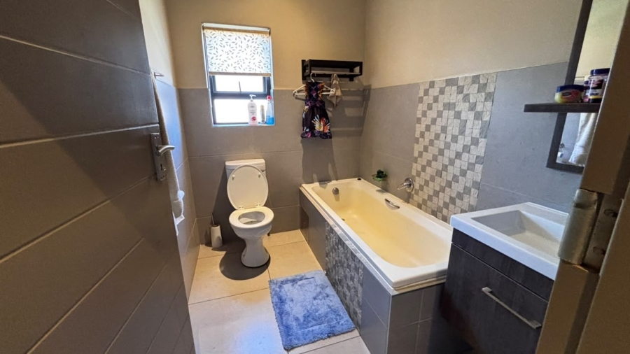 3 Bedroom Property for Sale in Clayville Gauteng