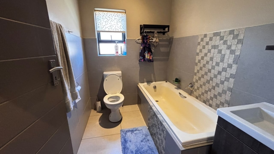 3 Bedroom Property for Sale in Clayville Gauteng