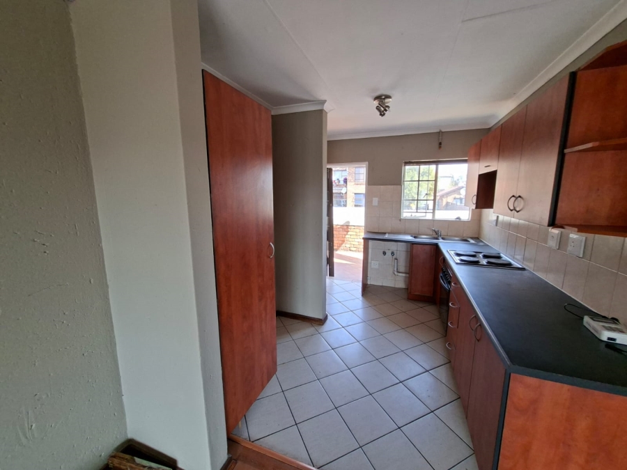 To Let 2 Bedroom Property for Rent in Vorna Valley Gauteng