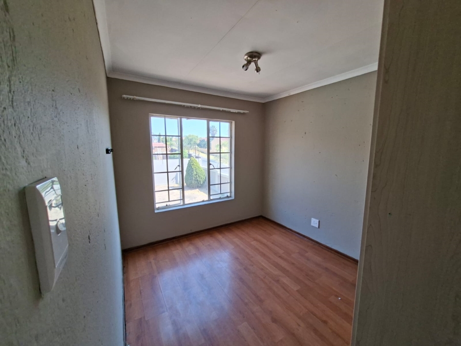 To Let 2 Bedroom Property for Rent in Vorna Valley Gauteng