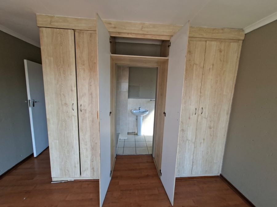 To Let 2 Bedroom Property for Rent in Vorna Valley Gauteng