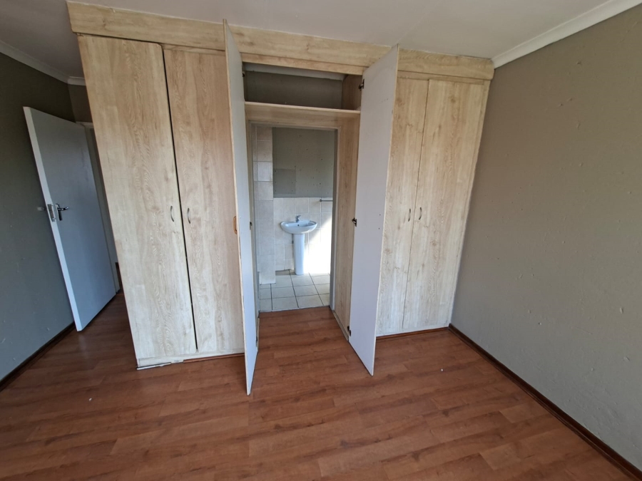 To Let 2 Bedroom Property for Rent in Vorna Valley Gauteng