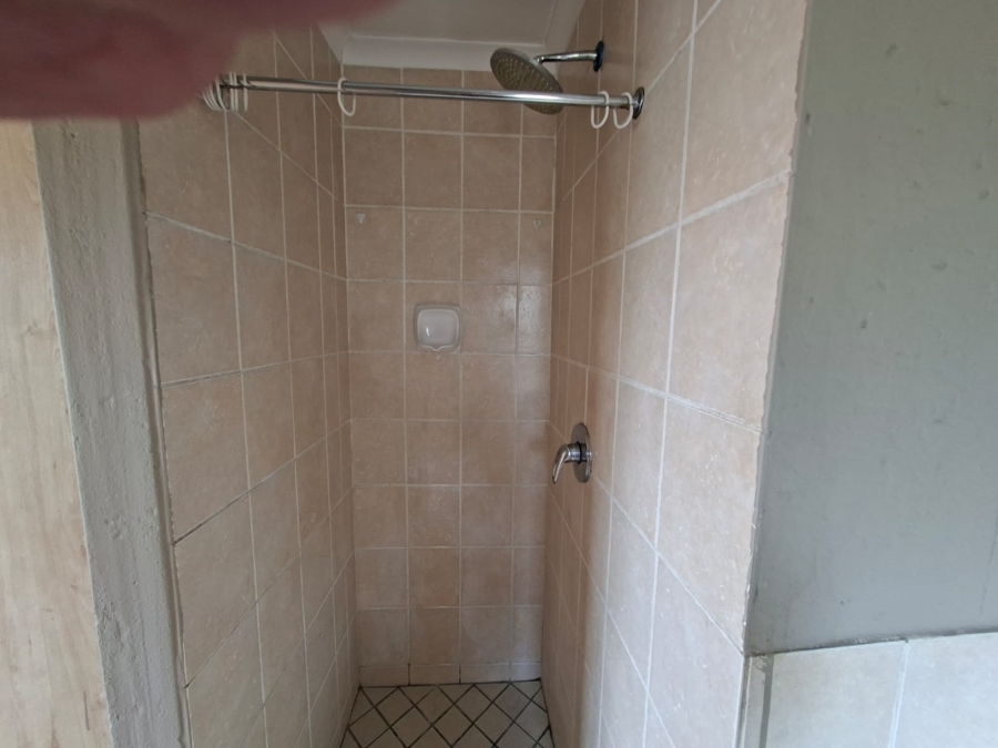 To Let 2 Bedroom Property for Rent in Vorna Valley Gauteng