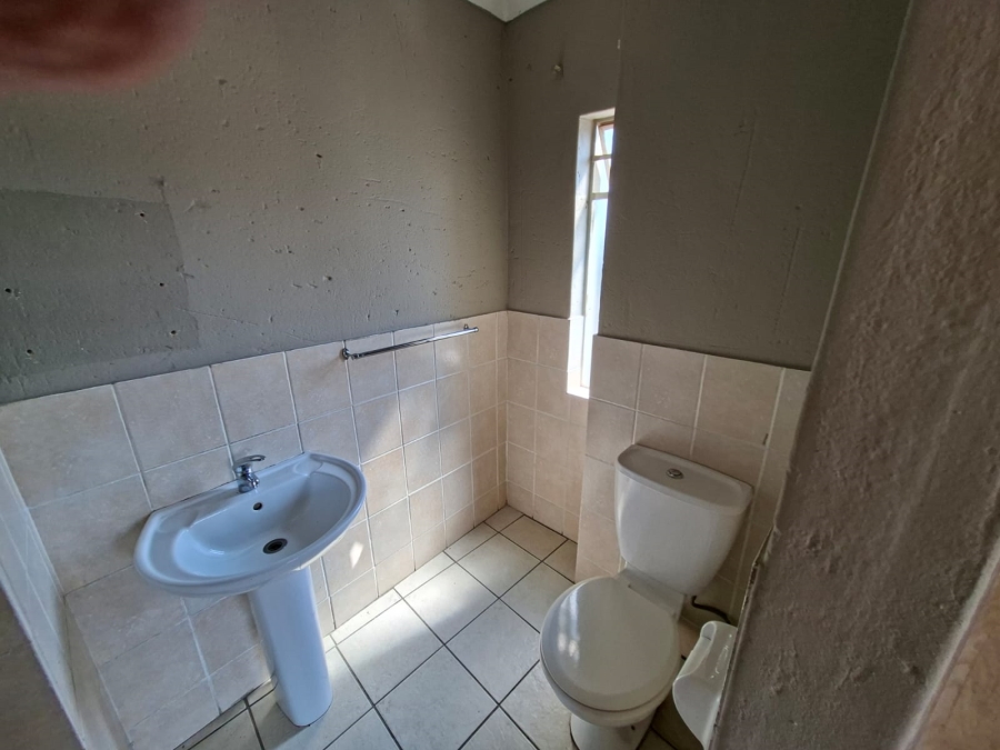 To Let 2 Bedroom Property for Rent in Vorna Valley Gauteng