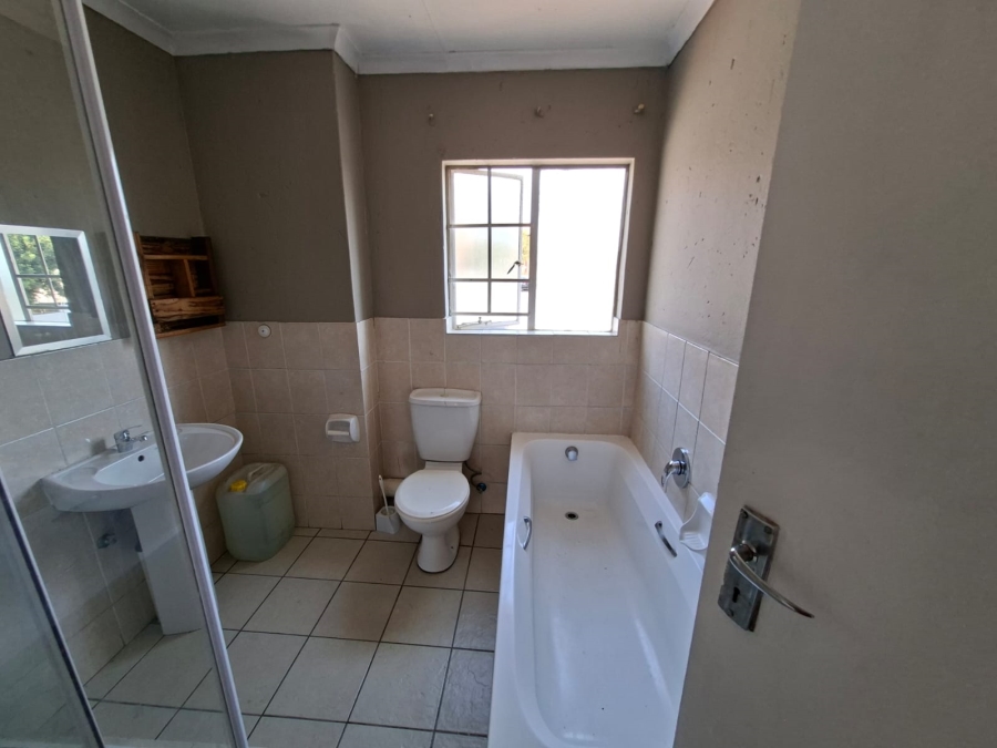 To Let 2 Bedroom Property for Rent in Vorna Valley Gauteng