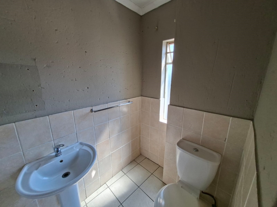 To Let 2 Bedroom Property for Rent in Vorna Valley Gauteng