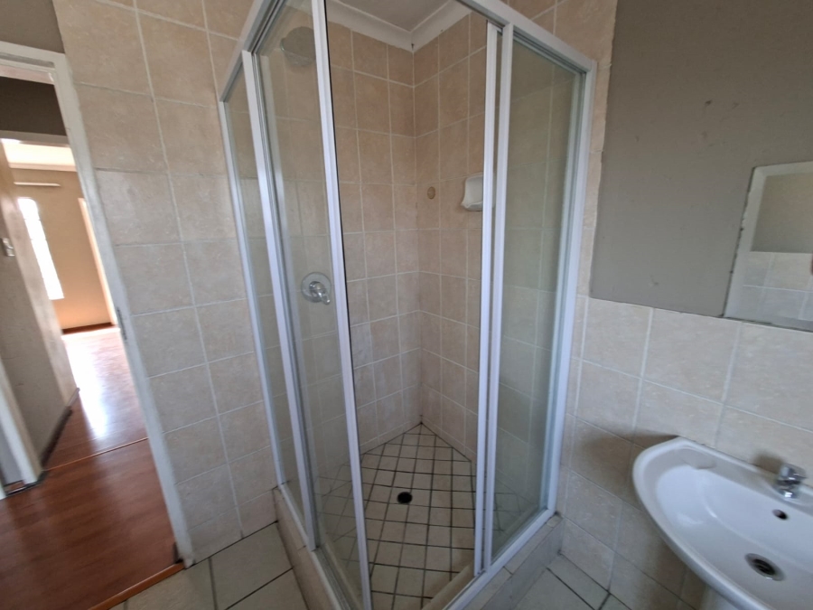 To Let 2 Bedroom Property for Rent in Vorna Valley Gauteng