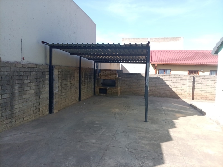 3 Bedroom Property for Sale in Protea North Gauteng