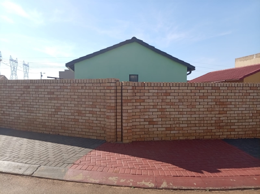 3 Bedroom Property for Sale in Protea North Gauteng