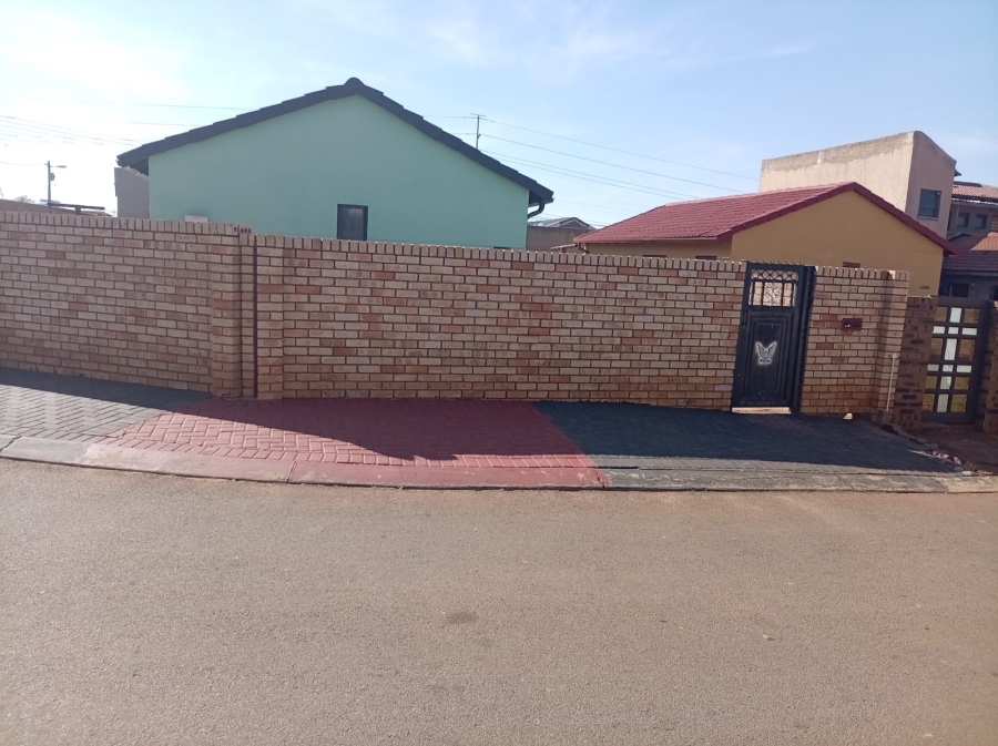 3 Bedroom Property for Sale in Protea North Gauteng