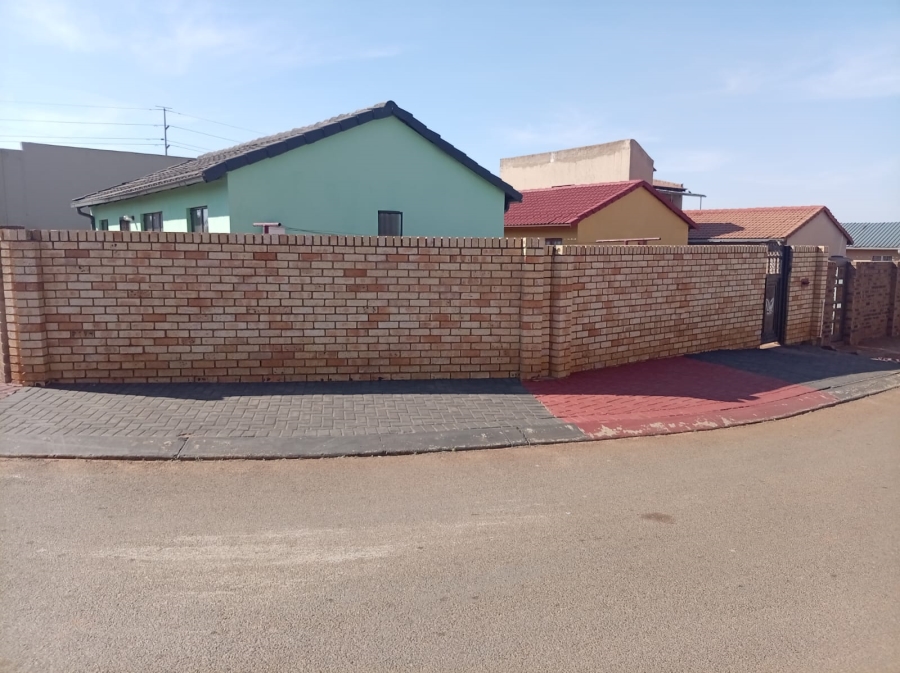 3 Bedroom Property for Sale in Protea North Gauteng