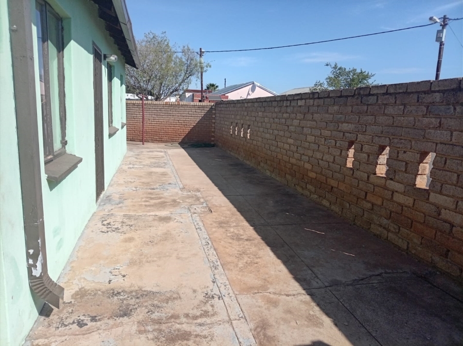 3 Bedroom Property for Sale in Protea North Gauteng