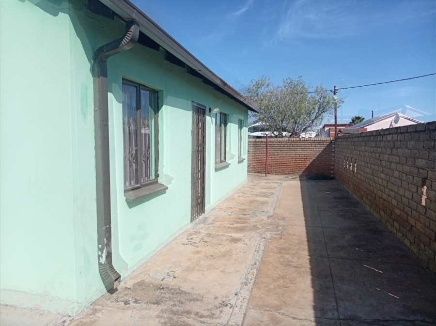 3 Bedroom Property for Sale in Protea North Gauteng