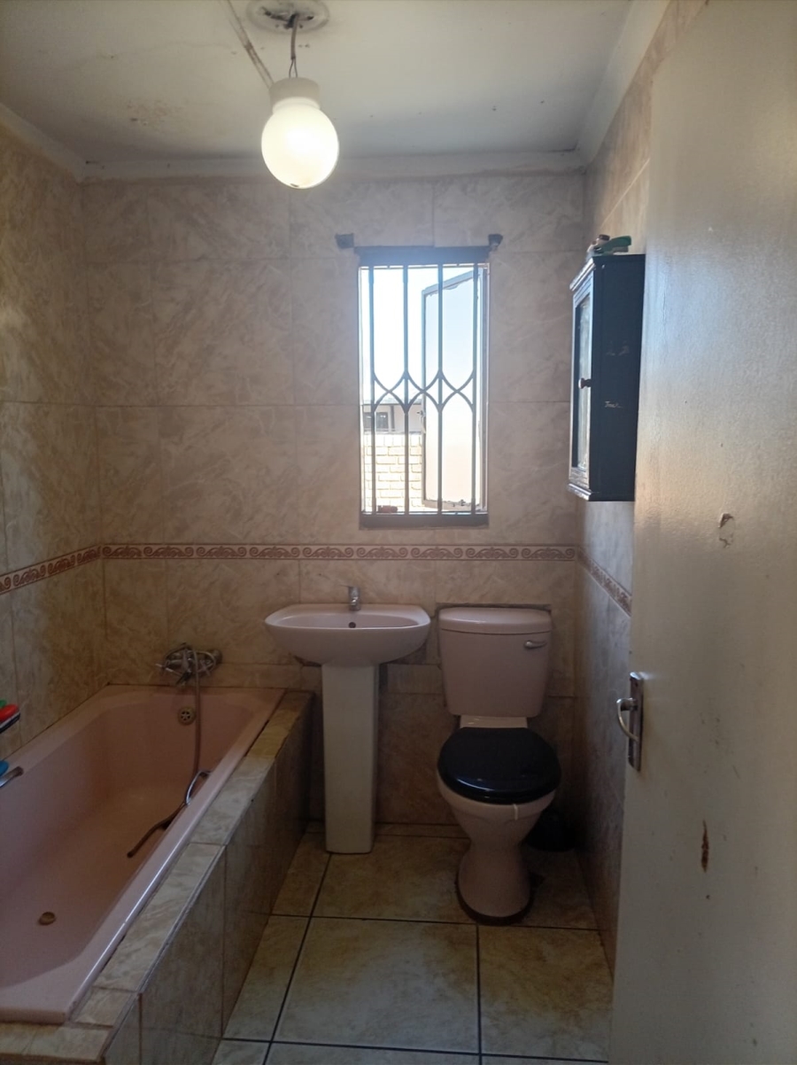 3 Bedroom Property for Sale in Protea North Gauteng