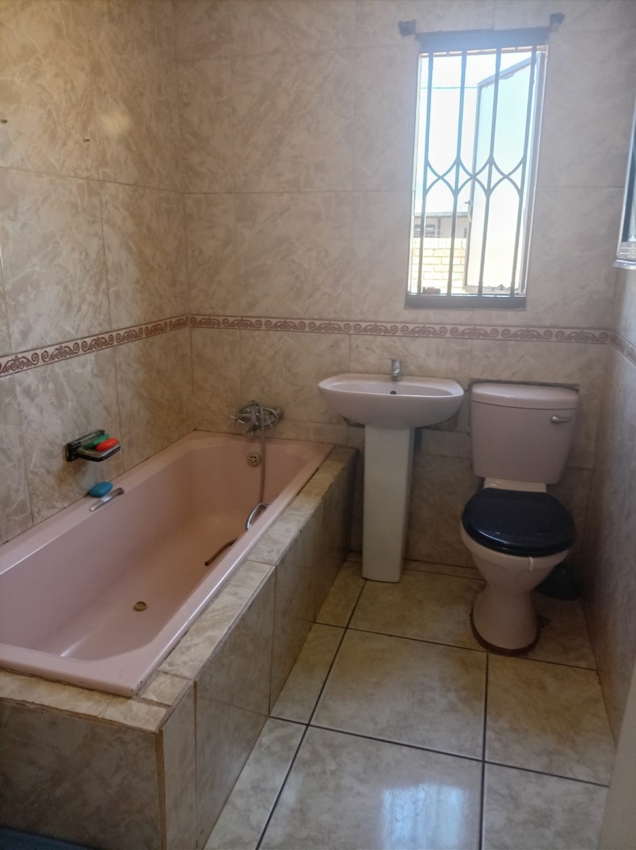 3 Bedroom Property for Sale in Protea North Gauteng