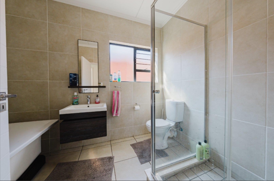 3 Bedroom Property for Sale in Oakdene Gauteng