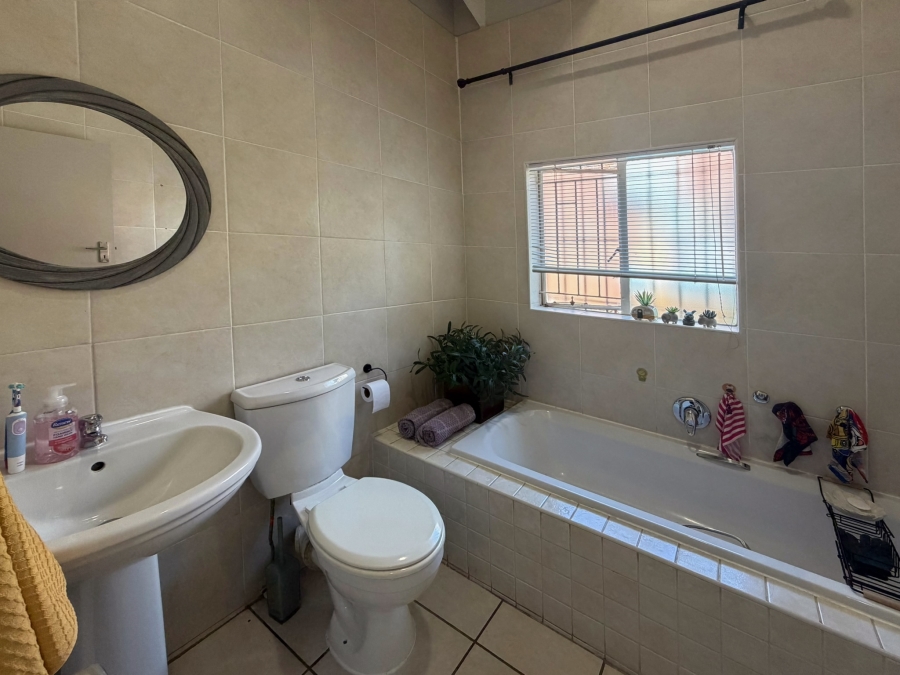 4 Bedroom Property for Sale in Magalieskruin Gauteng
