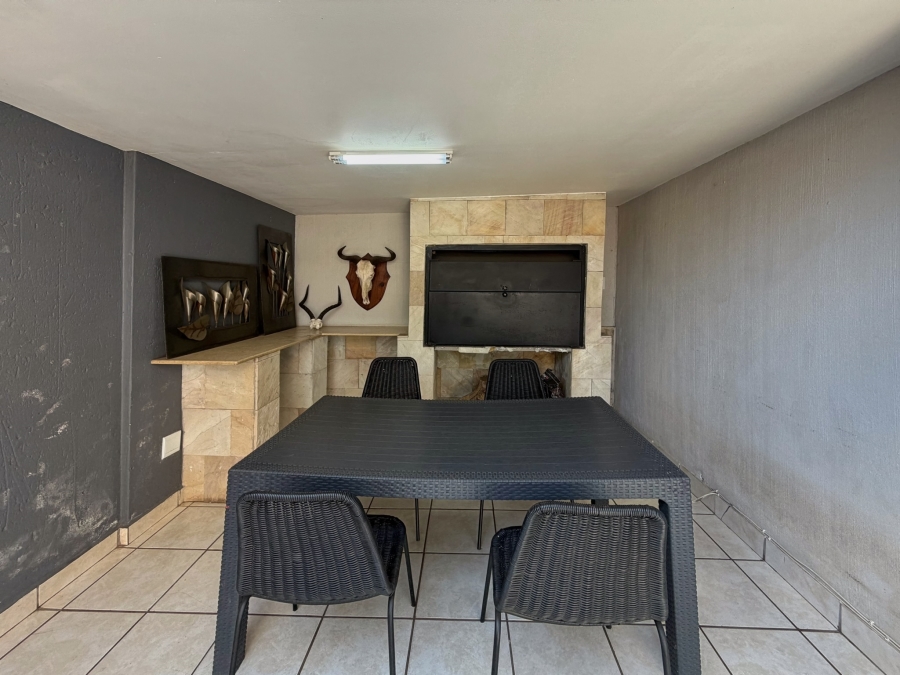 4 Bedroom Property for Sale in Magalieskruin Gauteng