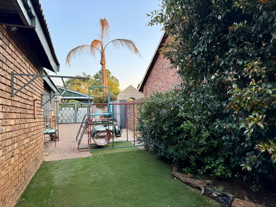 4 Bedroom Property for Sale in Magalieskruin Gauteng