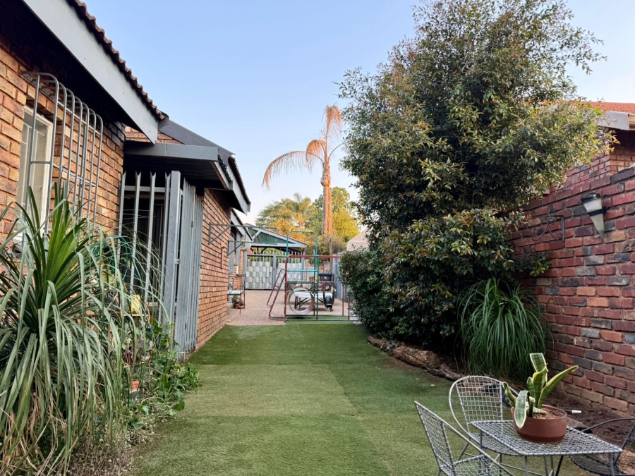 4 Bedroom Property for Sale in Magalieskruin Gauteng