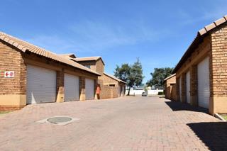 2 Bedroom Property for Sale in Stone Ridge Gauteng