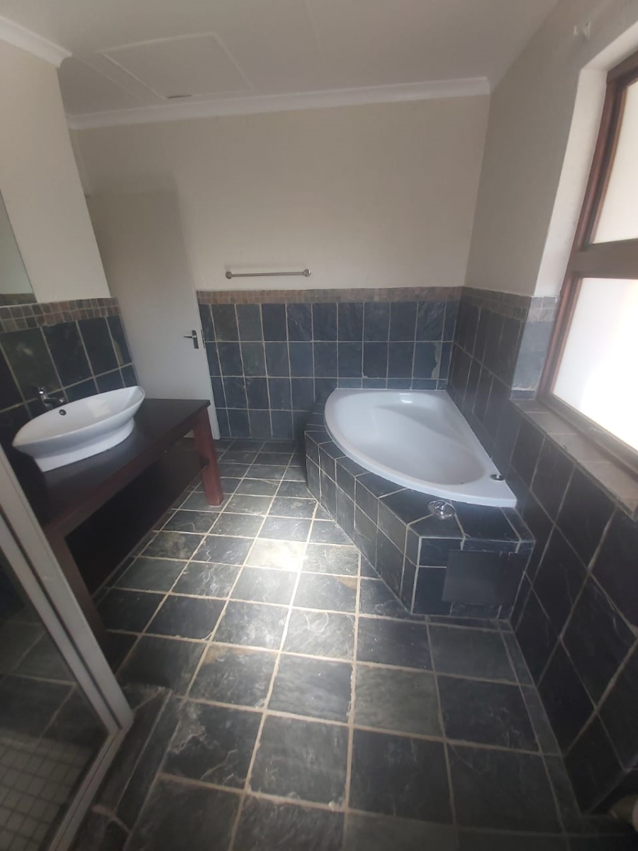 To Let 2 Bedroom Property for Rent in Ferndale Gauteng