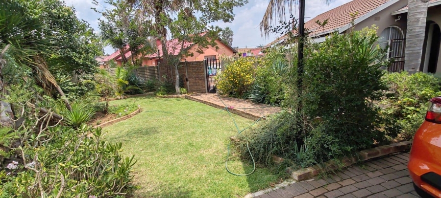 To Let 4 Bedroom Property for Rent in Crystal Park Gauteng