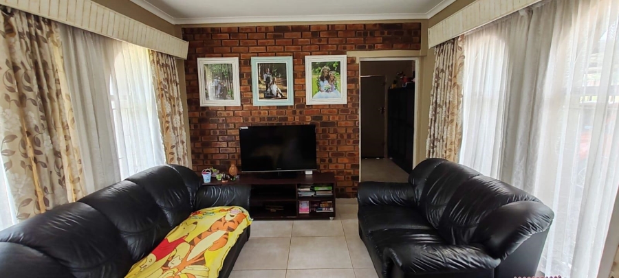 To Let 4 Bedroom Property for Rent in Crystal Park Gauteng
