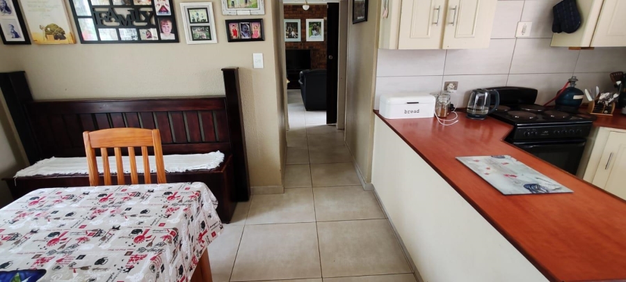 To Let 4 Bedroom Property for Rent in Crystal Park Gauteng