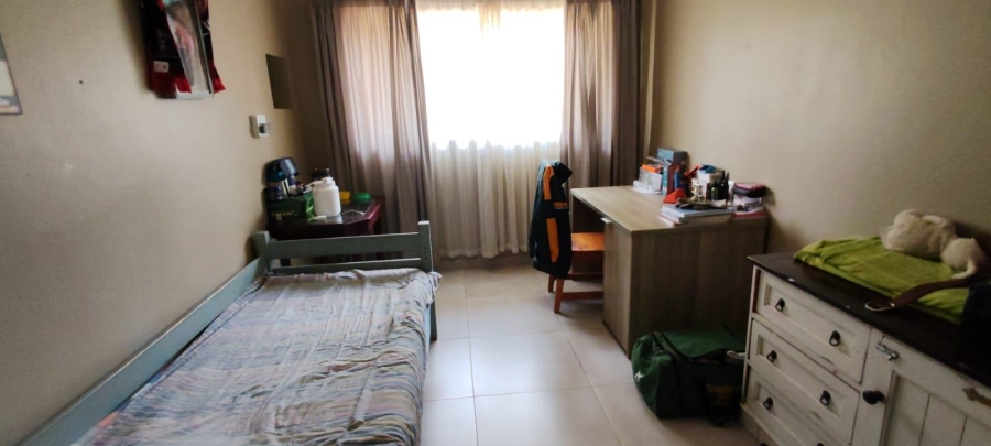 To Let 4 Bedroom Property for Rent in Crystal Park Gauteng