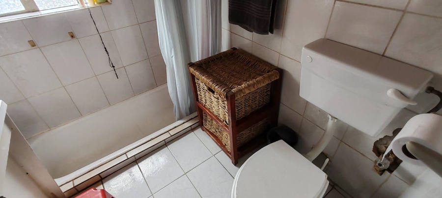 To Let 4 Bedroom Property for Rent in Crystal Park Gauteng