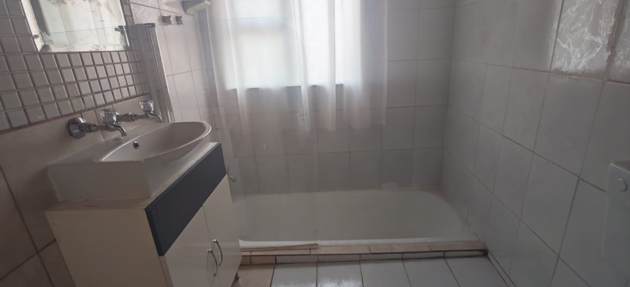 4 Bedroom Property for Sale in Crystal Park Gauteng