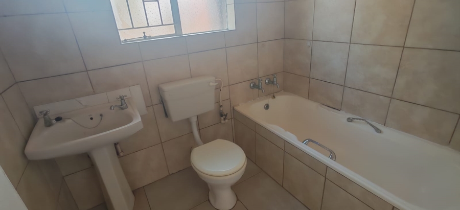 4 Bedroom Property for Sale in Crystal Park Gauteng