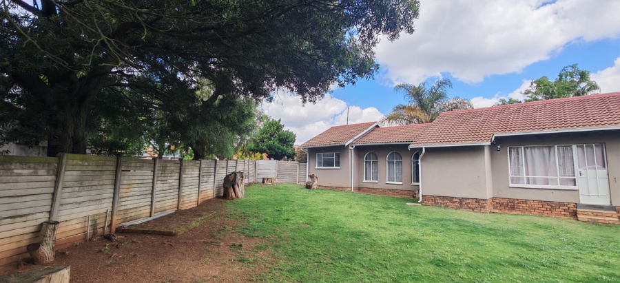 4 Bedroom Property for Sale in Crystal Park Gauteng