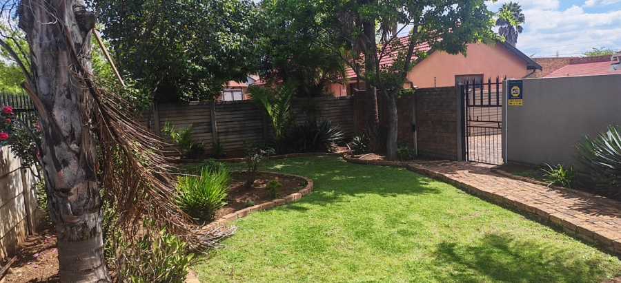 4 Bedroom Property for Sale in Crystal Park Gauteng