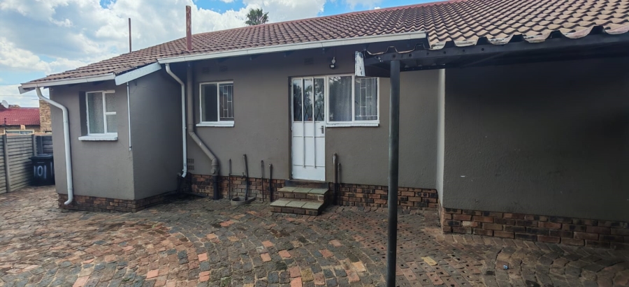 4 Bedroom Property for Sale in Crystal Park Gauteng