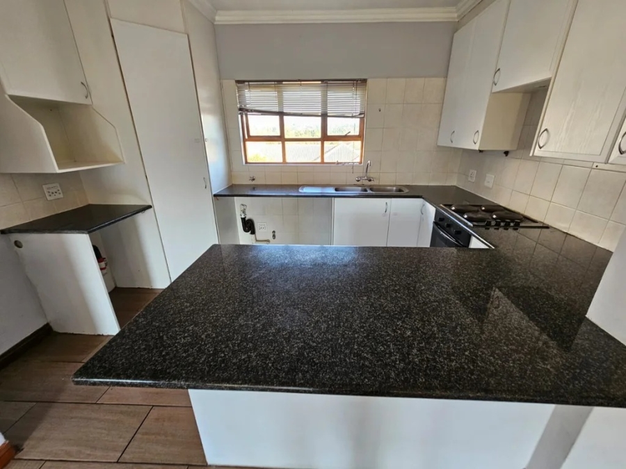 To Let 2 Bedroom Property for Rent in Bryanston Gauteng