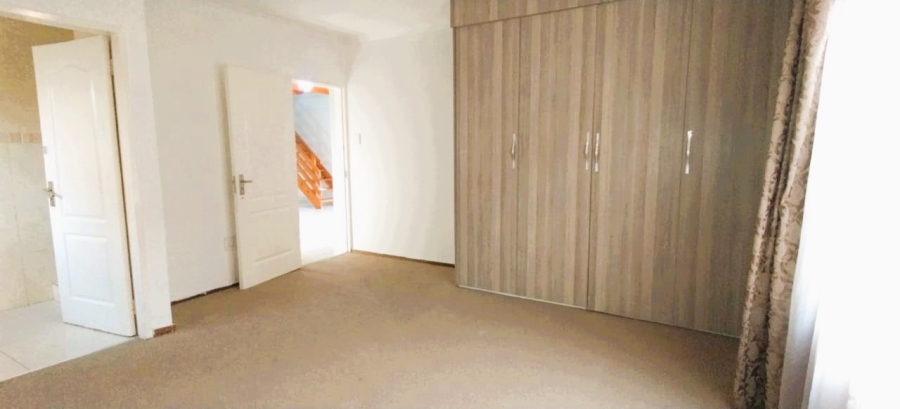 4 Bedroom Property for Sale in Kleinfontein Gauteng