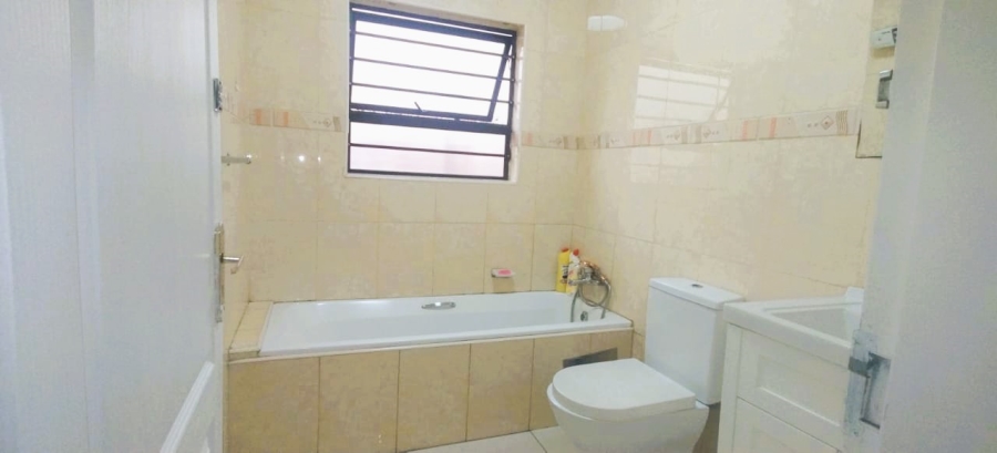 4 Bedroom Property for Sale in Kleinfontein Gauteng