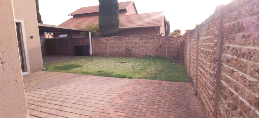 4 Bedroom Property for Sale in Kleinfontein Gauteng