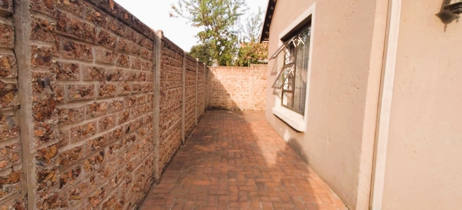 4 Bedroom Property for Sale in Kleinfontein Gauteng
