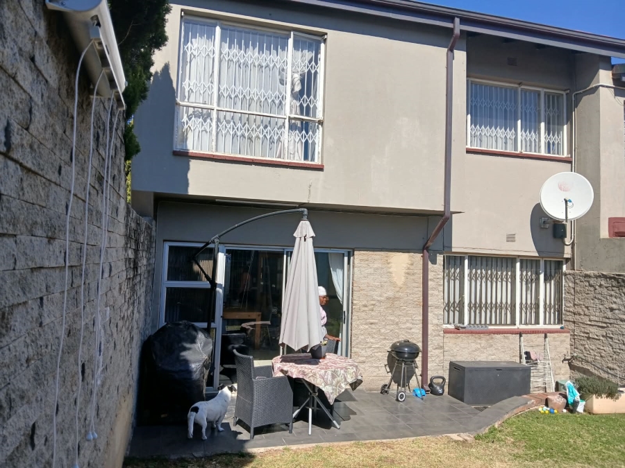 3 Bedroom Property for Sale in Mondeor Gauteng