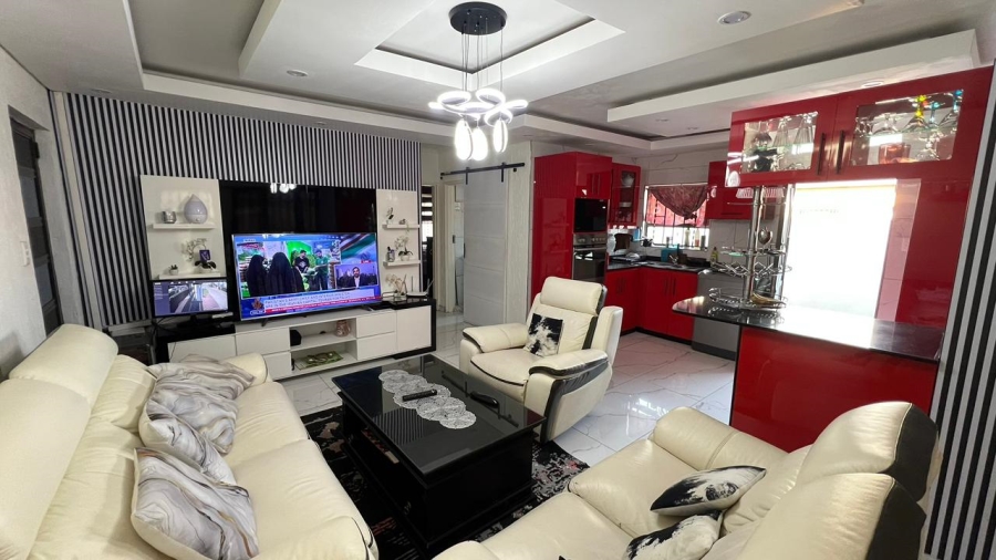 6 Bedroom Property for Sale in Crystal Park Gauteng