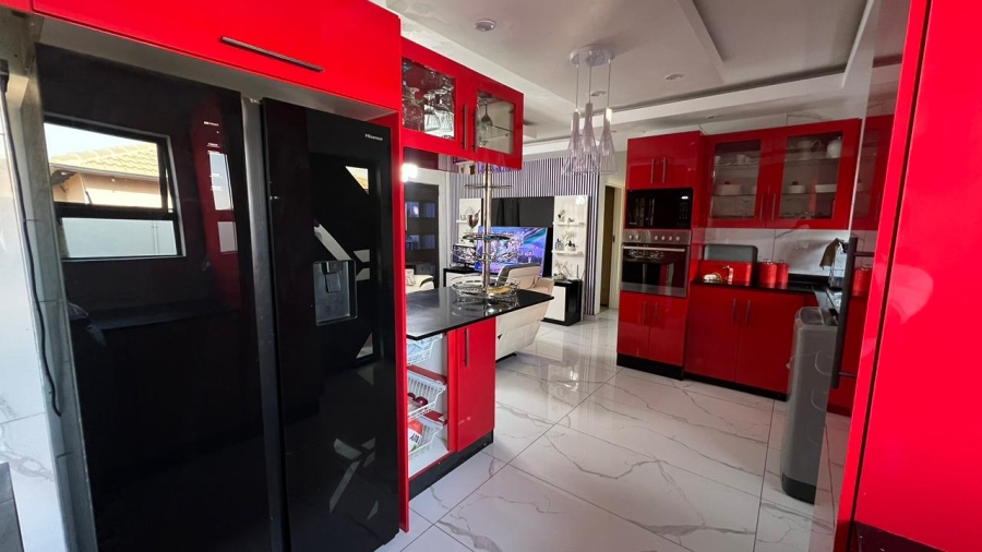 6 Bedroom Property for Sale in Crystal Park Gauteng
