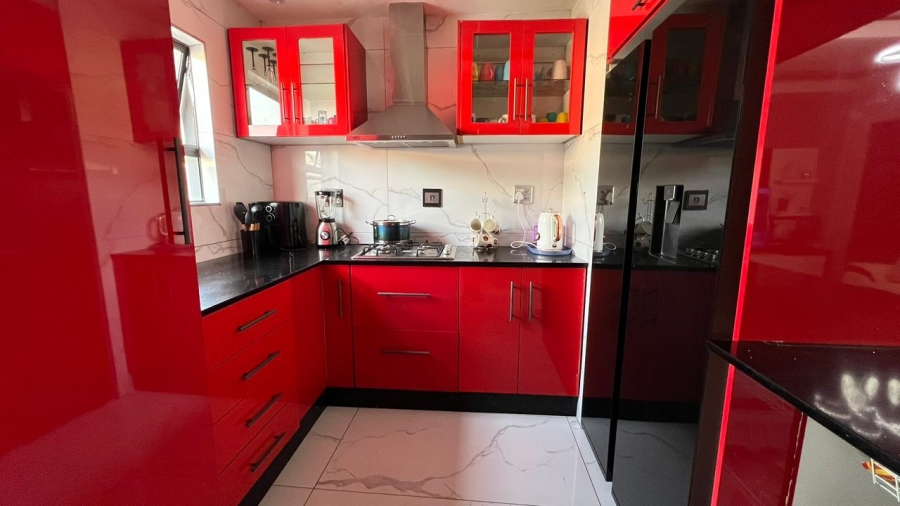 6 Bedroom Property for Sale in Crystal Park Gauteng