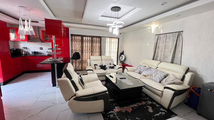 6 Bedroom Property for Sale in Crystal Park Gauteng