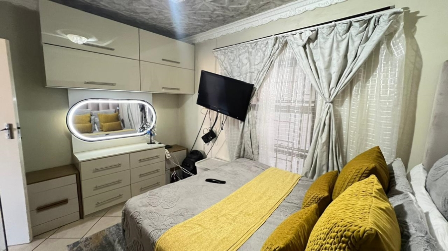6 Bedroom Property for Sale in Crystal Park Gauteng